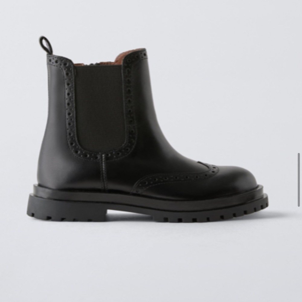 ZARA Leather Die-Cut Ankle Boots Black 2